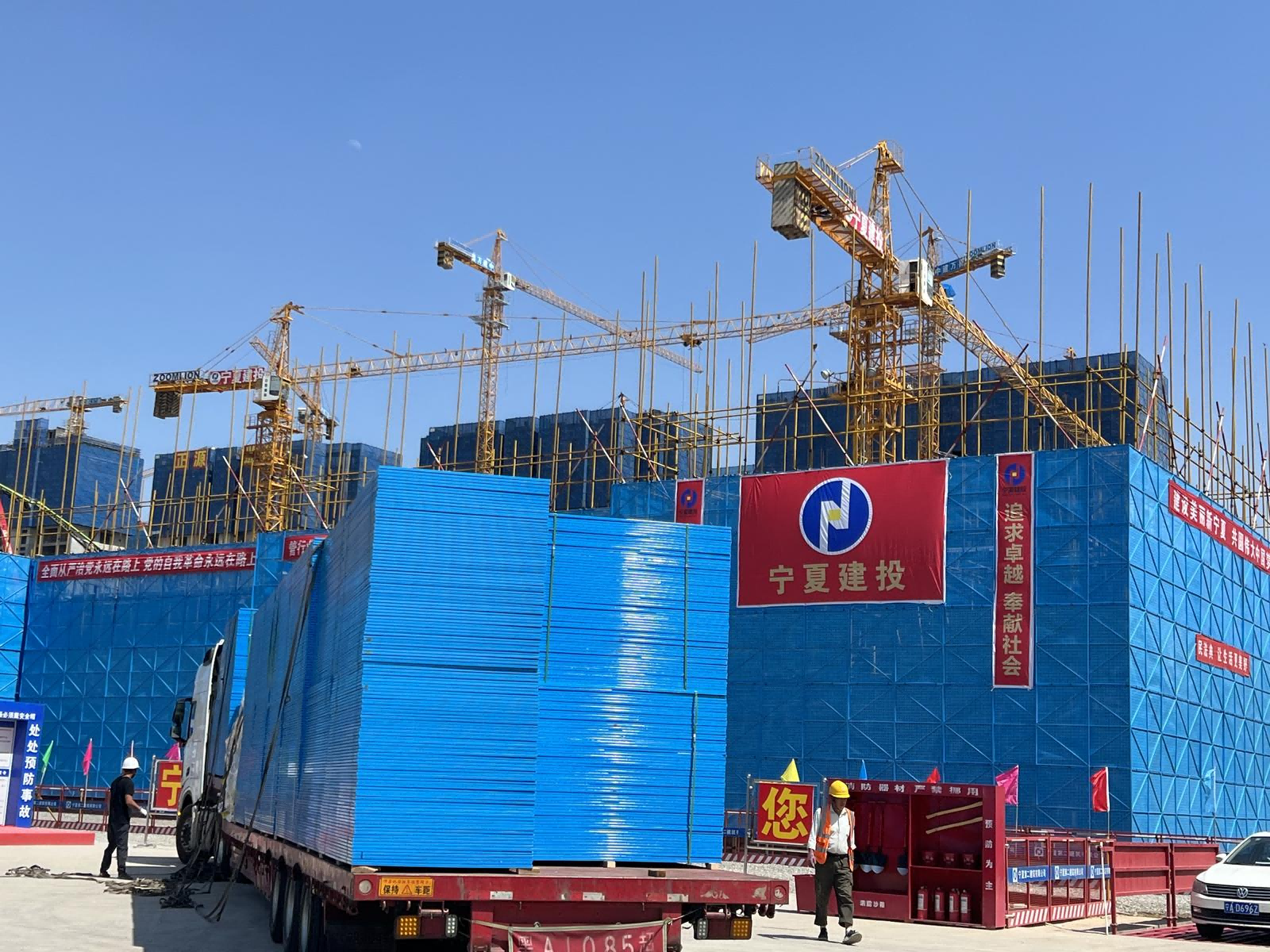 寧夏建投強(qiáng)化質(zhì)量監(jiān)管，推進(jìn)老舊小區(qū)改造——以“新”換“心” 托穩(wěn)居民安居夢(mèng)